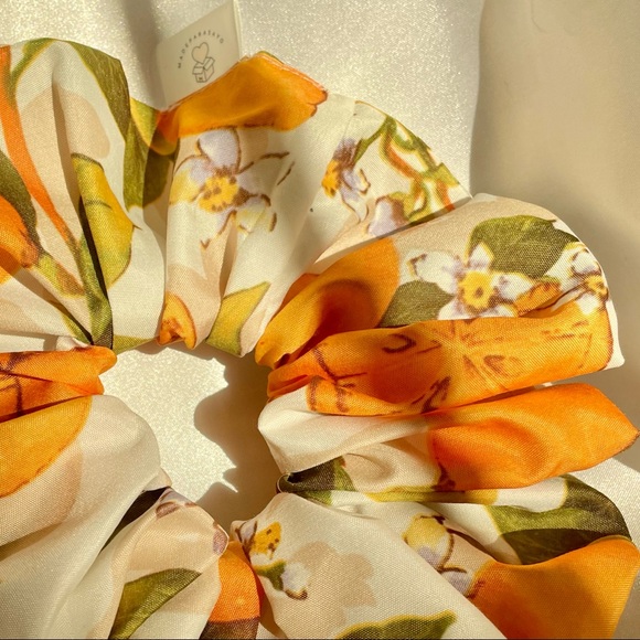 Oversized Lemon Print Scrunchie - Picture 3 of 3